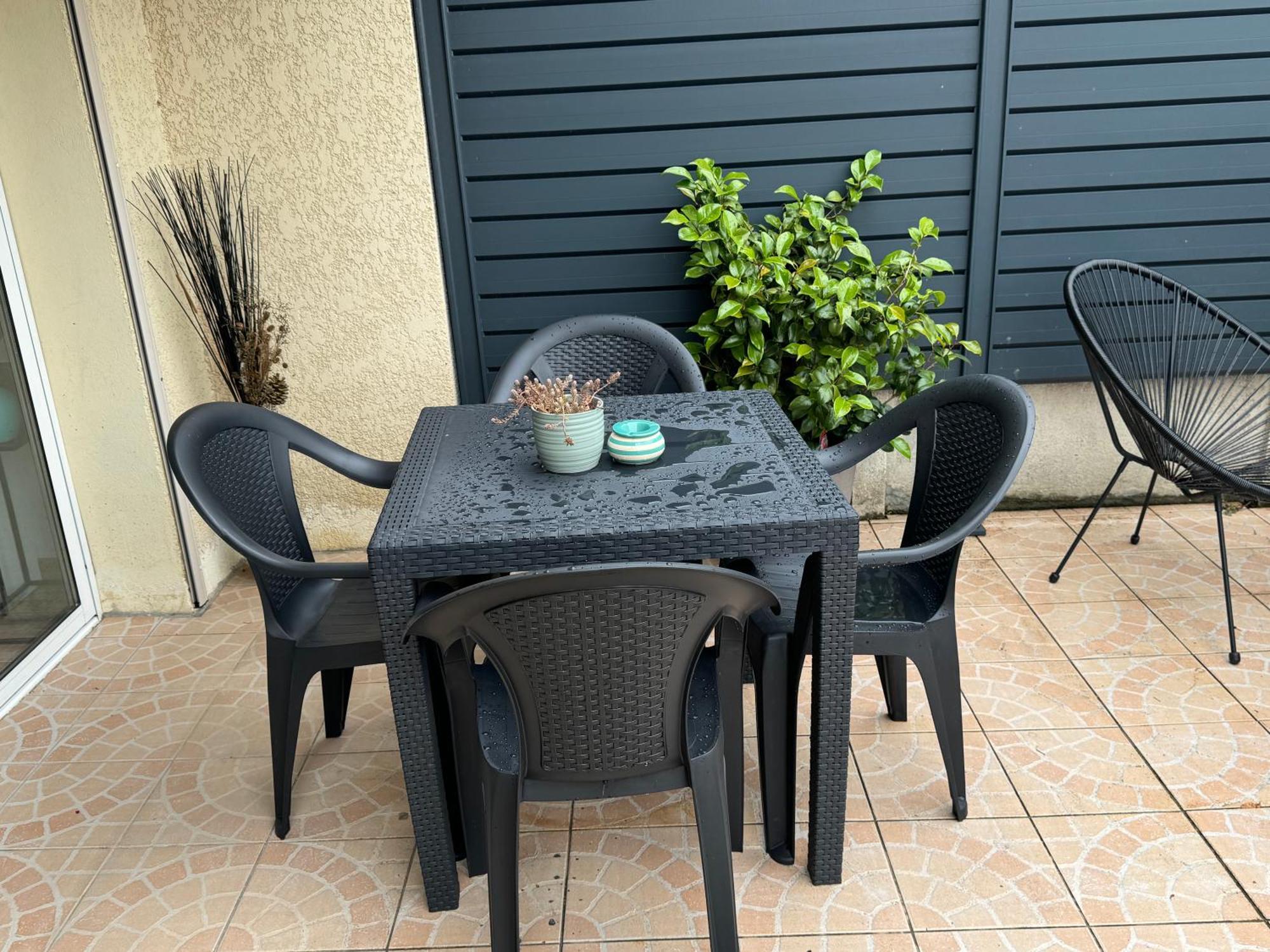 Au Calme Dans Maison En Rez De Jardin A 2,2 Kms Du Groupama Stadium Et Salle Ldlc Arena Meyzieu Eksteriør billede