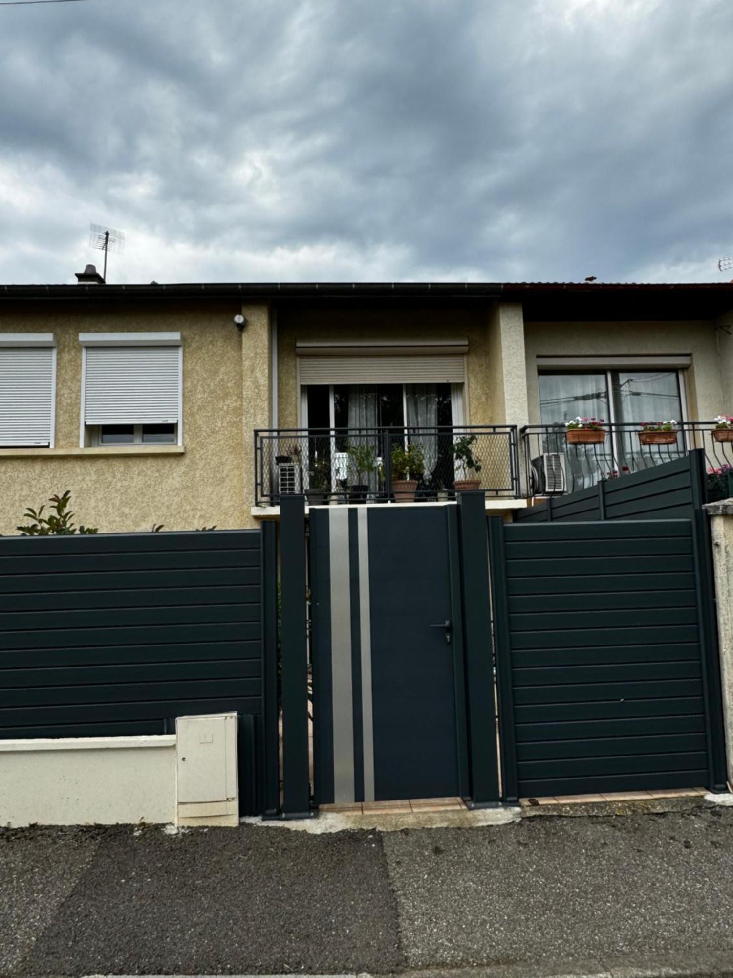 Au Calme Dans Maison En Rez De Jardin A 2,2 Kms Du Groupama Stadium Et Salle Ldlc Arena Meyzieu Eksteriør billede