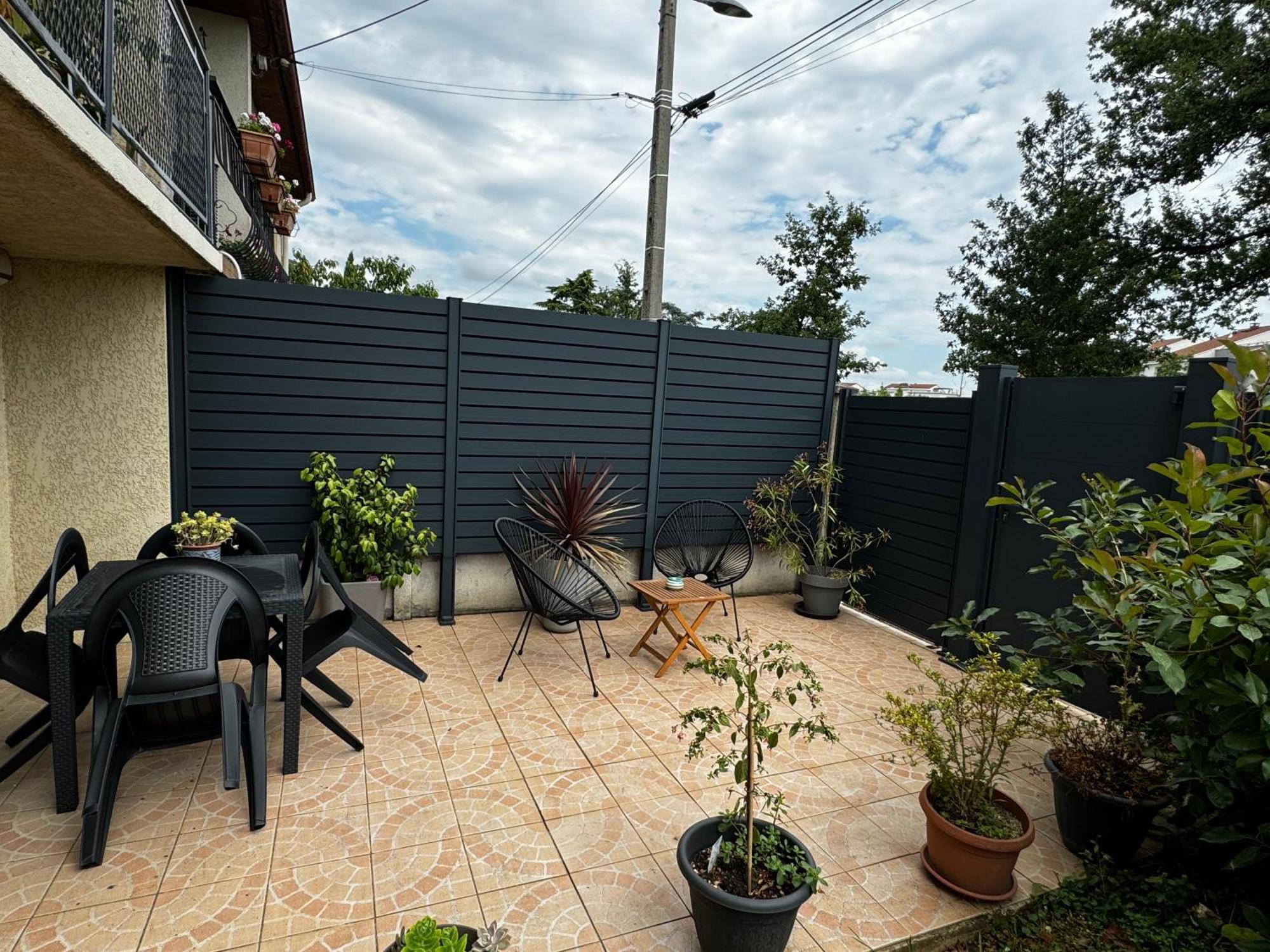 Au Calme Dans Maison En Rez De Jardin A 2,2 Kms Du Groupama Stadium Et Salle Ldlc Arena Meyzieu Eksteriør billede
